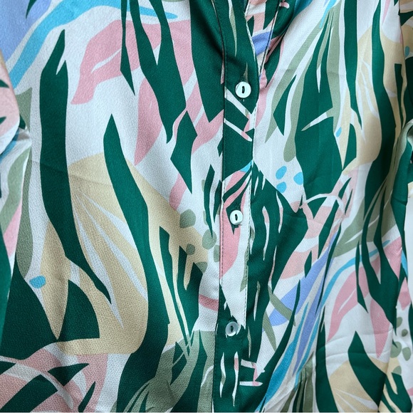 Very Chic Women's Button Down Shirt - Picture 6 of 7